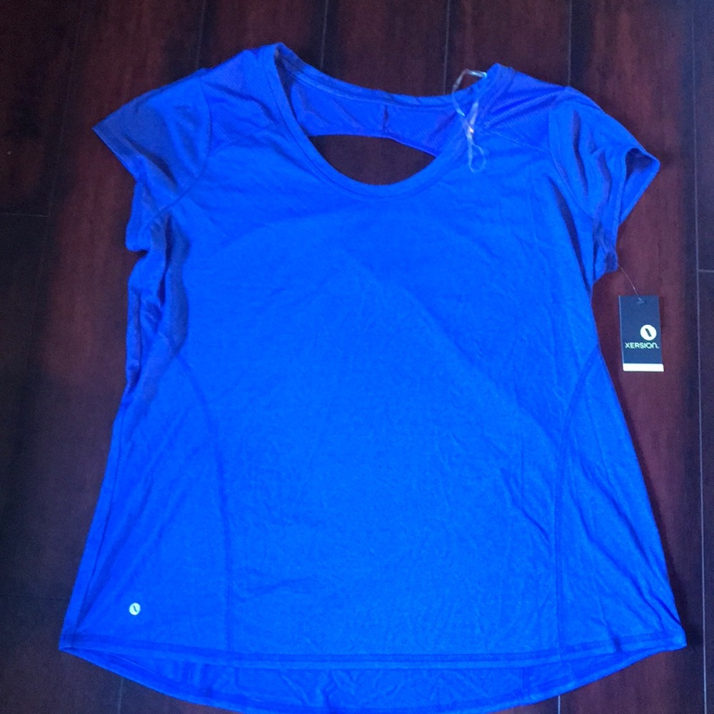 NWT Quick-Dri stretch Xersion w/ keyhole in back